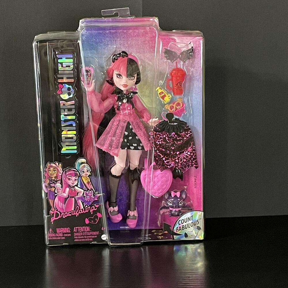 Monster High Draculaura Doll Set W/Count Fabulous Bat Pet NEW in box